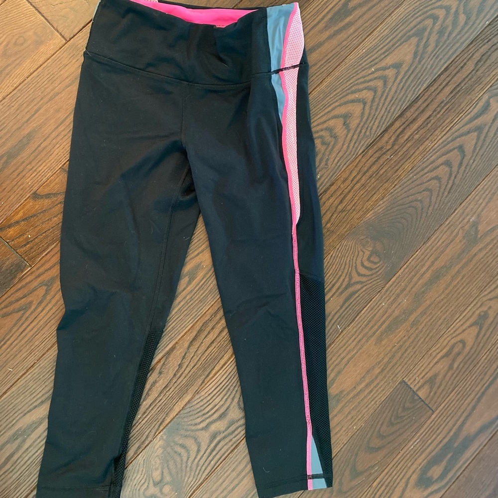 Knockout by Victoria’s Secret capri workout pant size small black and pink
